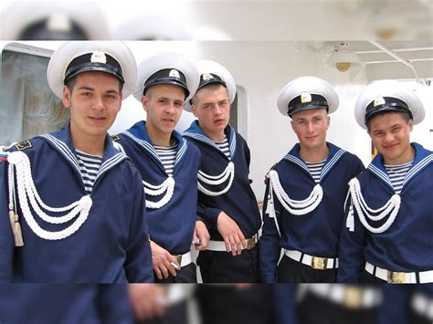 why do sailors wear stripes